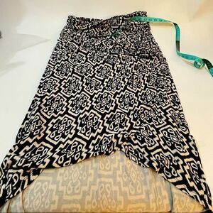 Artisan NY black and off white wrap skirt size Medium